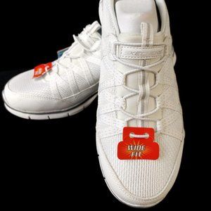 Sketchers Women's Gratis-Strolling Sneaker New 8.5